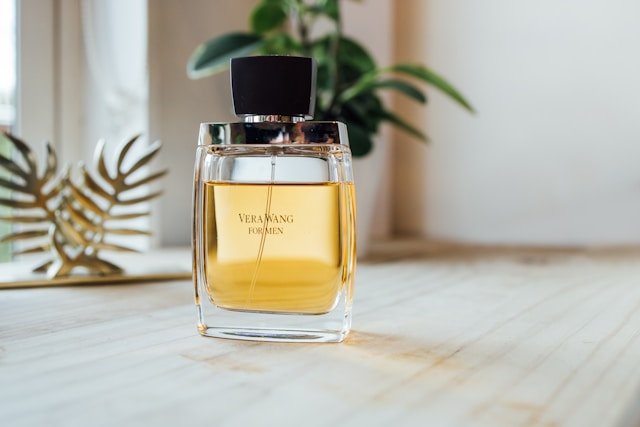 żółte perfumy